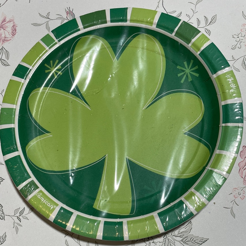 St. Patrick's Day Party Set - Green and White NWT - Picture 8 of 10